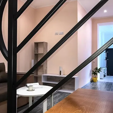 Центр Посуточно Новая Двухуровневая Квартира Da Luisa Mukacheve Exterior photo