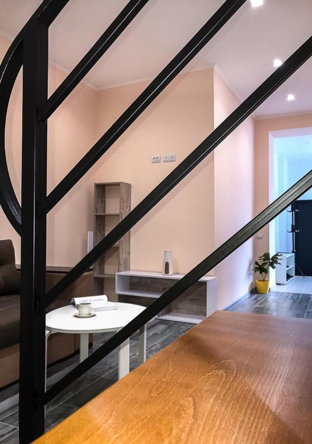 центр посуточно новая двухуровневая Da Luisa Apartment